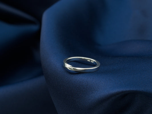 Möbius Ring